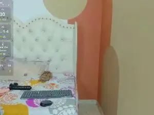 CuteBustyLatina  live sex cam