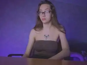 KirstieDingess  live sex cam