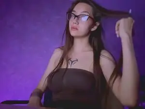 KirstieDingess  live sex cam