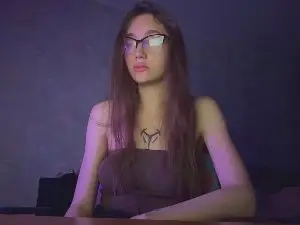 KirstieDingess  live sex cam