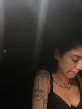 InkedLioness  live sex cam