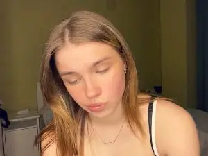 LindseyWatah  live sex cam