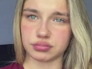 LindseyWatah  live sex cam