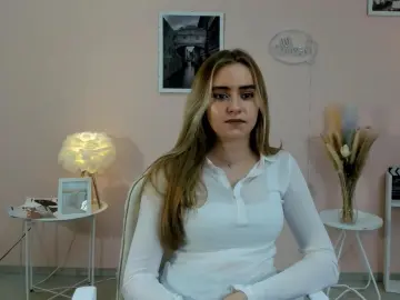 HyunWiniarski  live sex cam