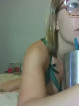 Melthemilf  live sex cam