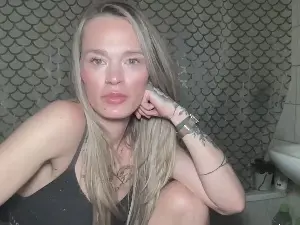 Vinique99  live sex cam