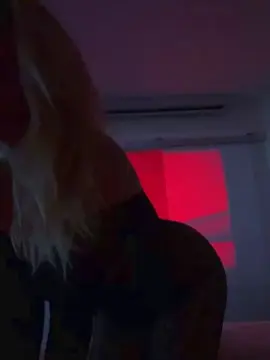 Beverlyqueen  live sex cam