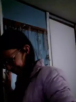 Reeve22  live sex cam