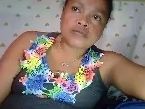 Bellahotty69  live sex cam