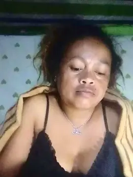 Bellahotty69  live sex cam