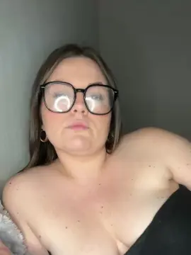 Whitequeen_xxx  live sex cam