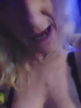 Blonde2go  live sex cam