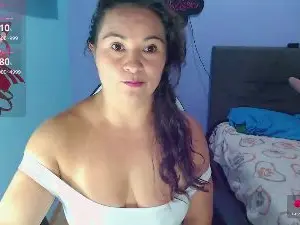 Sweetfoxxy69  live sex cam