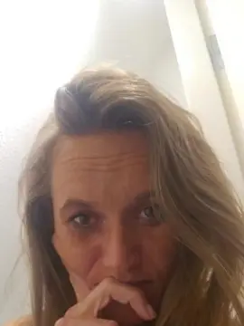Sallysapphire  live sex cam