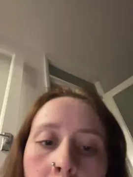 Chlomomilf  live sex cam