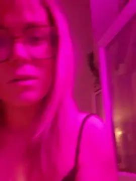 Hoper34  live sex cam