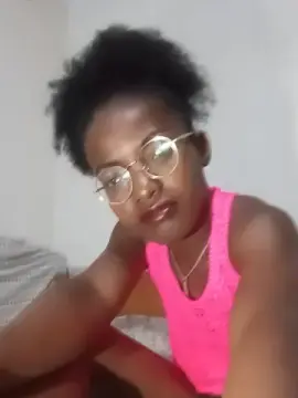 Annyiah24  live sex cam