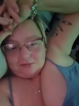 Bigtittedmama  live sex cam