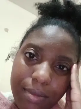 Honeyy27  live sex cam
