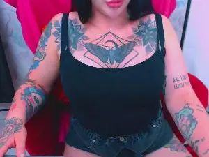 RavenBrunette  live sex cam