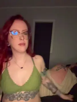 Sinnamilf  live sex cam
