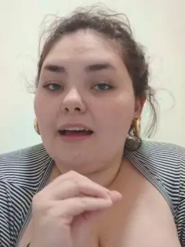 Tiara31  live sex cam