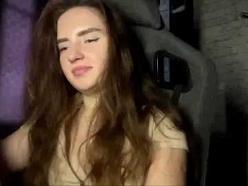 AdrieneUoy  live sex cam