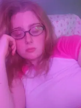 Alice2052  live sex cam