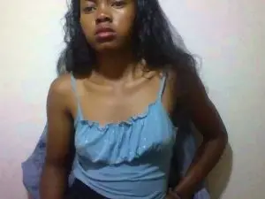Sandratriniaina  live sex cam