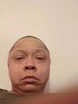 Roeroe43  live sex cam