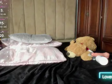 AriaGreenn  live sex cam