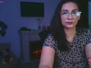 MilfEllan  live sex cam