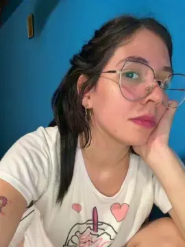 Zzwei7  live sex cam