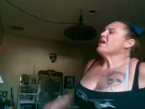 TrixieLynn69  live sex cam