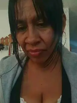 Gio48hot  live sex cam