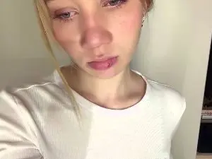 MelaniaHymon  live sex cam