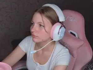 KarmaOneale  live sex cam