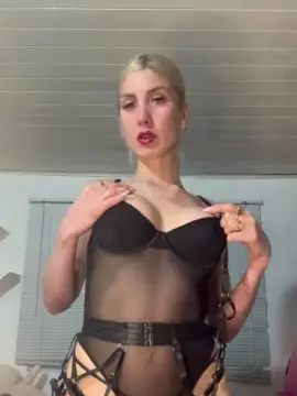 Triiniiity  live sex cam