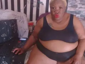 BigHotMatureXX  live sex cam