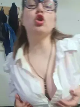 Julittta25  live sex cam