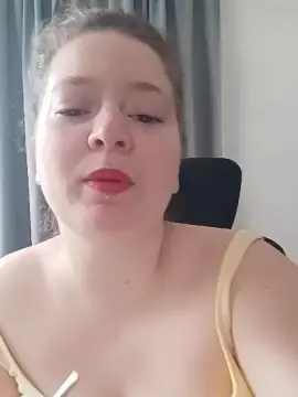 Julittta25  live sex cam