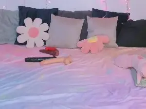 JuicyMilkxxx  live sex cam