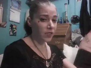 Ladywolf420  live sex cam