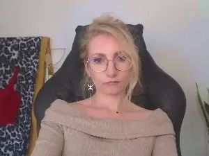 CinderellaMoon  live sex cam