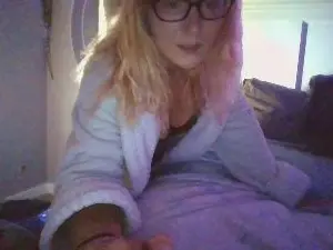 Missjunebaby  live sex cam