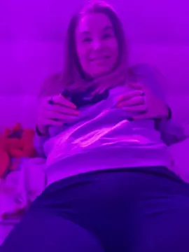 Helene90  live sex cam