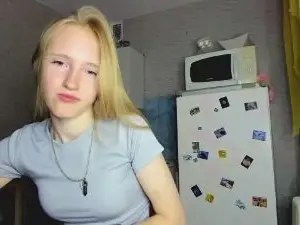 OletaGuderian  live sex cam