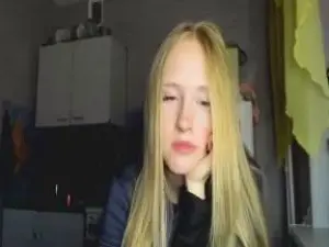 OletaGuderian  live sex cam