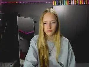 OletaGuderian  live sex cam