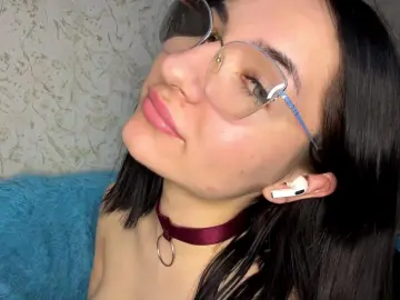 SuzannVigne  live sex cam